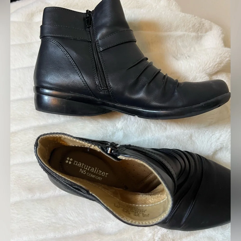 Naturalizer Cora 8.5M Black Faux Leather Side Zip Pleat Fall Winter Booties Goth
